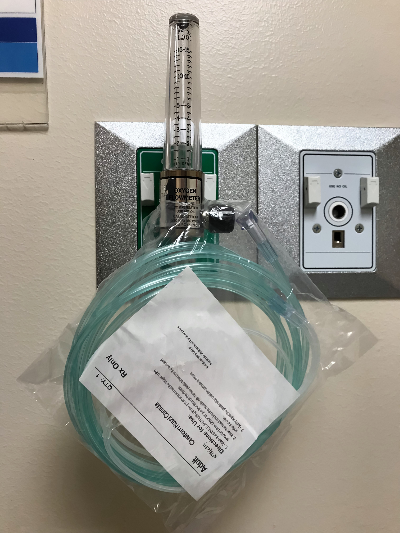 photo of oxygen flow meter and tubing in hospital room